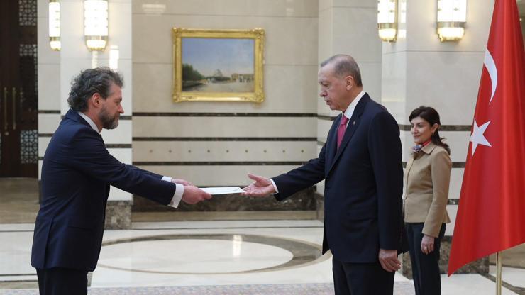 Büyükelçilerden Cumhurbaşkanı Erdoğana güven mektubu