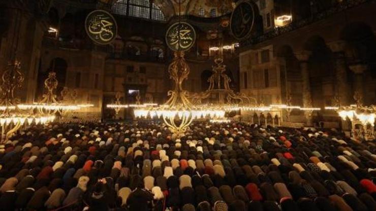 Denizli Teravih namazı saat kaçta Bugün teravih saati 9 Nisan 2023 Denizli’de teravih namazı kaçta kılınmaya başlanacak
