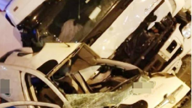 TIR ile hafif ticari araç çarpıştı: 2 yaralı