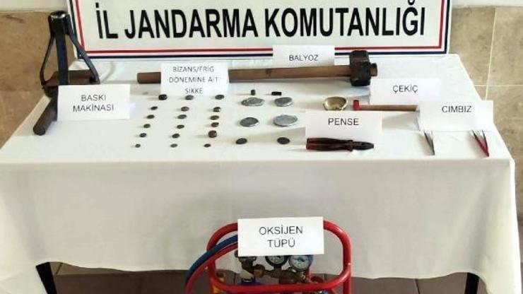 Aydında ürettikleri sahte sikkelerle yakalanan 3 kişiye gözaltı