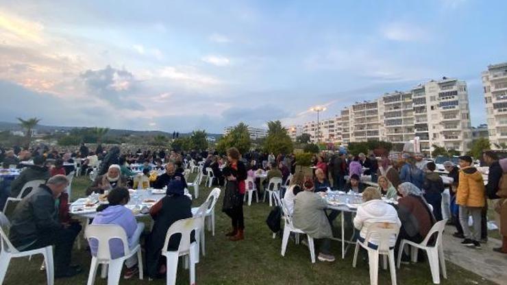 Depremzede vatandaşlar Kızkalesi’nde iftar sofrasında buluştu