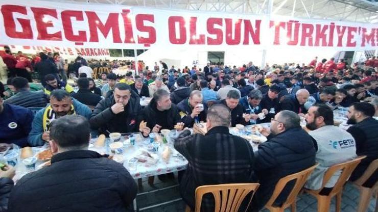 Deprem bölgesi Hatayda taraftar grupları birlikte iftar yaptı