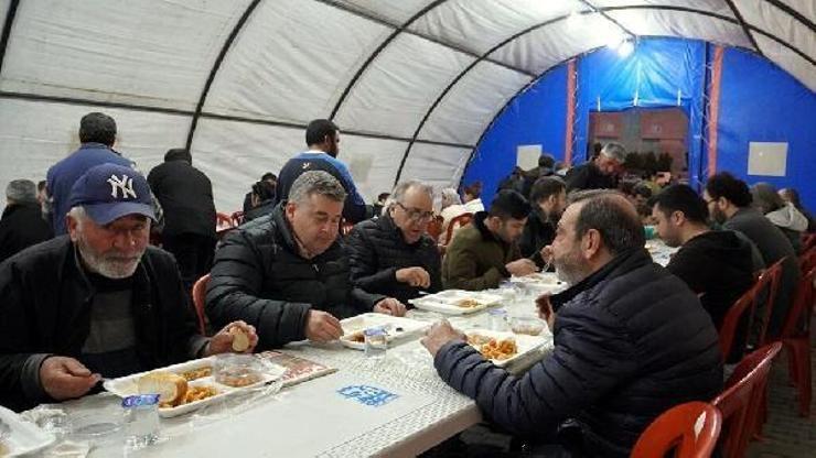 Çeşme Belediye Başkanı Oran, iftar sonrasında vatandaşlarla bir araya geliyor