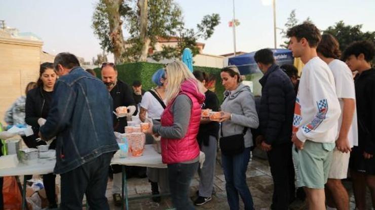 Yunanlı aşçılardan Kumbahçede iftar yemeği