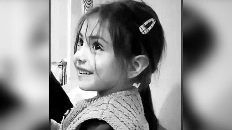 Depremzedelerin kaldığı çadırda çıkan yangında ölen minik Elif, toprağa verildi