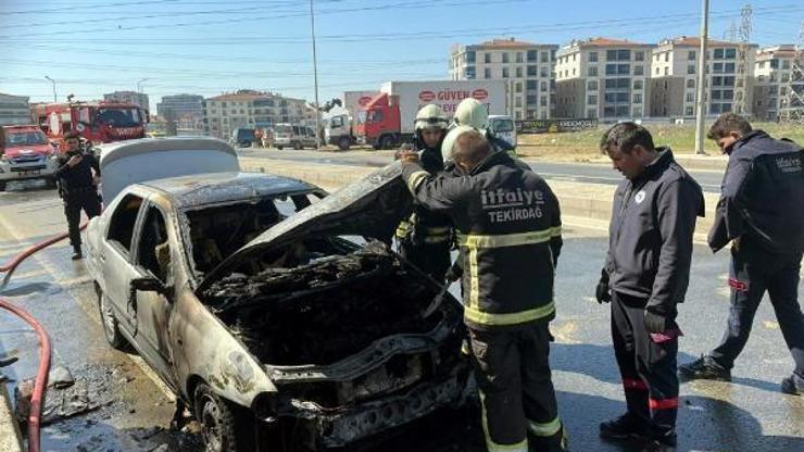 Çorluda seyir halindeki otomobil yandı