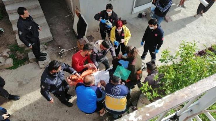 Evde çıkan yangında dumandan etkilenen yaşlı kadın hastaneye kaldırıldı