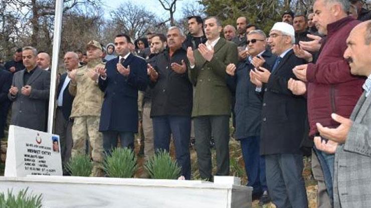 Siirtte PKKlı teröristlerce şehit edilen 6 güvenlik korucusu, mezarları başında anıldı