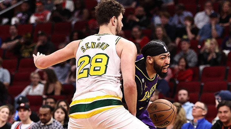 LeBron triple-double yaptı; Lakers, Rocketsı devirdi