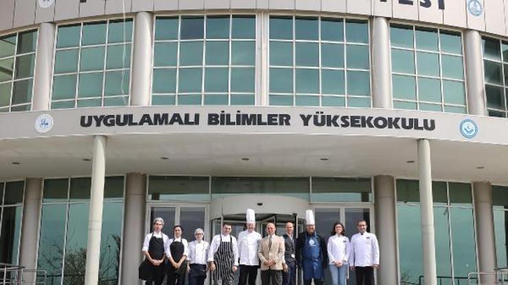 Gastronomi öğrencileri ve Alman şef, işitme engellilere aşçılık eğitimi için mutfağa girdi
