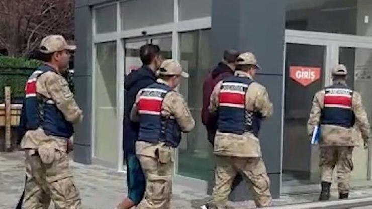 Midelerinde uyuşturucu taşıyan İran uyruklu 3 kişi jandarmaya takıldı