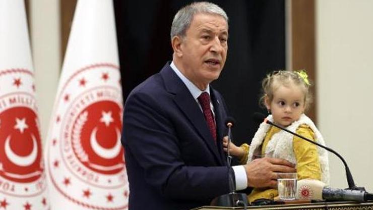 Bakan Akar: Mehmetçiğin emeğine herkes saygı göstersin