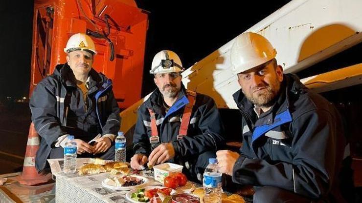 Kamyonet kasasında iftar ve sahur