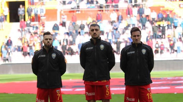 Kayserispor sahaya polis üniforması ile çıktı