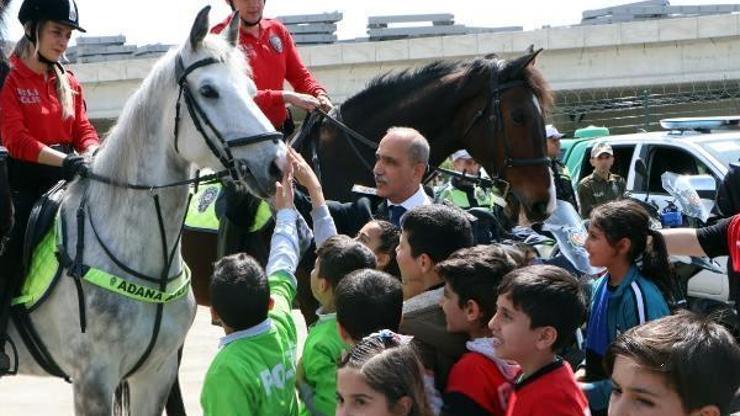 Özel gereksinimli çocuklara polis üniforması