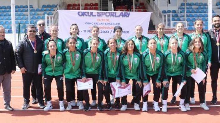 Liseliler futbolda kozlarını paylaştı