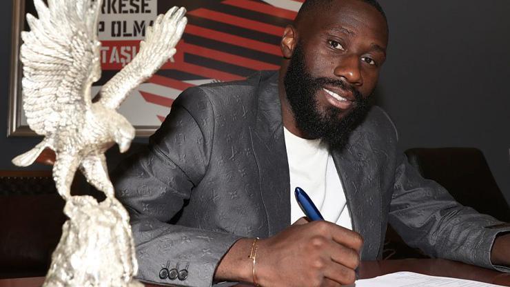 Arthur Masuaku 3 yıl daha Beşiktaşta