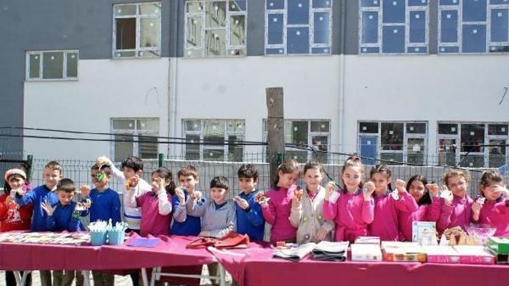 İlkokul öğrencileri, depremzedeler için kermes düzenledi