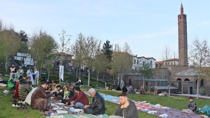Diyarbakır’da Ümmet iftarı