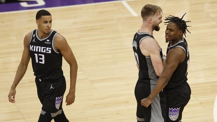 Sacramento Kings, Golden State karşısında seride durumu 2-0 yaptı