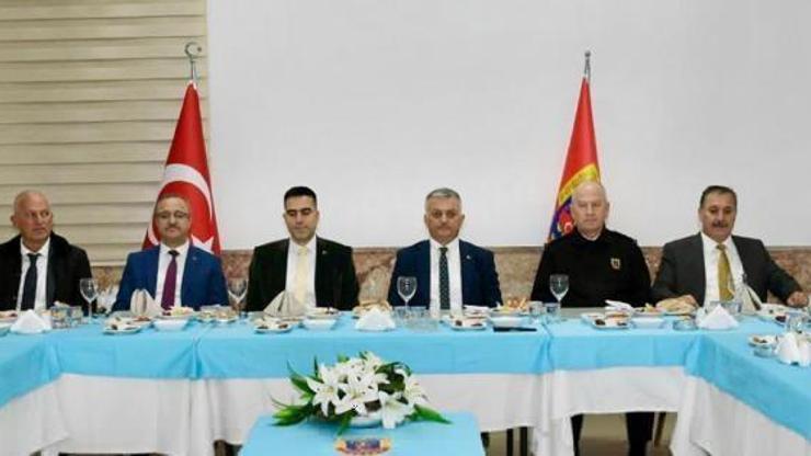 Vali Yazıcı, iftarını Elmalı İlçe Jandarma Komutanlığında yaptı
