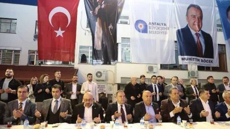 Başkan Böcek, Kadir Gecesini Elmalıda geçirdi