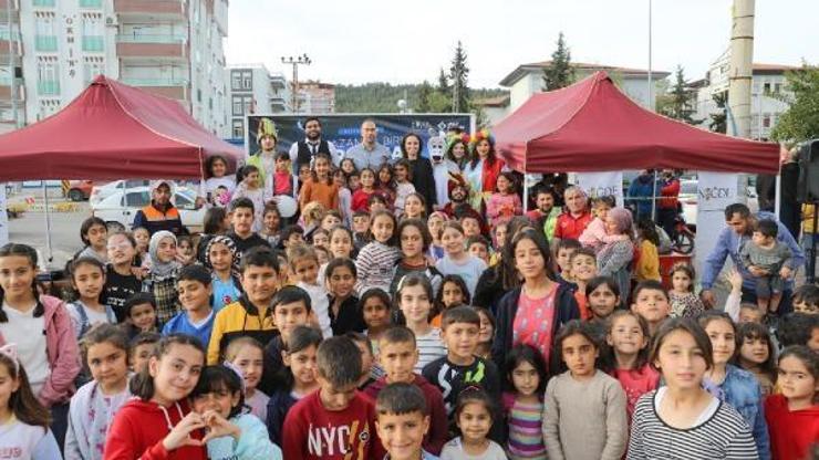 Niğde Belediyesi Adıyamanda yaralı sarmaya devam ediyor
