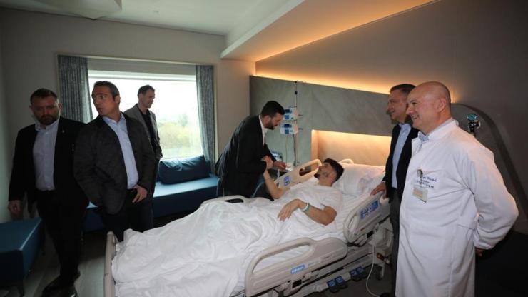 Ali Koç ve yöneticilerden Altay Bayındır’a hastanede ziyaret