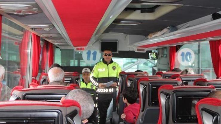 Amasyada polisler otogarda bayram öncesi denetim yaptı