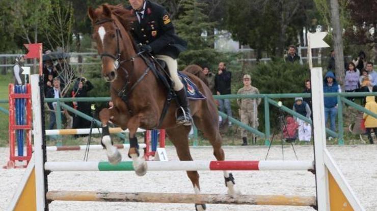 Nevşehirde JAKEMin 23 Nisan gösterisi ilgiyle izlendi