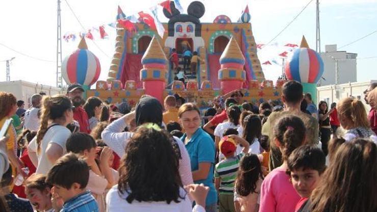 Depremzede çocuklar, Üsküdar Belediyesinin düzenlediği 23 Nisan etkinliğinde eğlendi