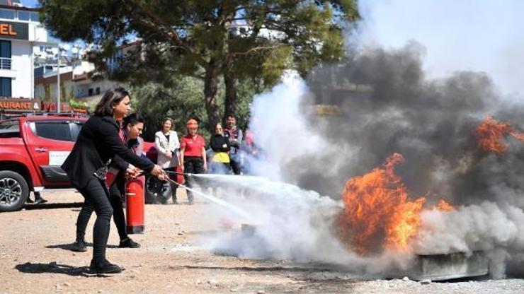 Konyaaltı Belediyesinde personele uygulamalı afet eğitimi