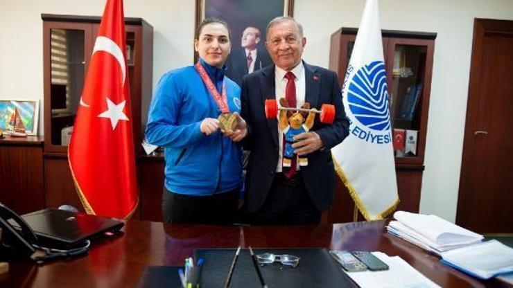 Avrupa üçüncüsü halterciden Başkan Akay’a teşekkür ziyareti