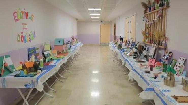 Başakşehirde öğrenciler, atık malzemelerden defile düzenledi