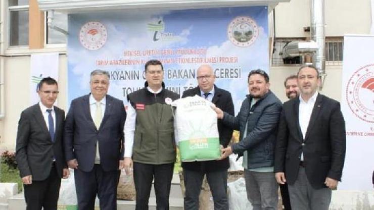 Kırklareli’nde 532 üreticiye 7 bin 850 kilogram ayçiçeği tohumu dağıltıldı