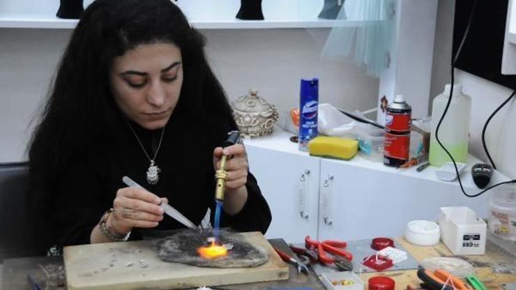 3 bin yıllık Telkari, kadın ustanın elinde şekilleniyor