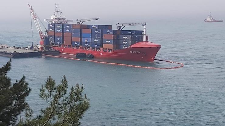 Kastamonuda karaya oturan gemi yan yatmaya başladı