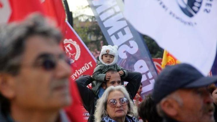 Boluda halaylarla Emek ve Dayanışma Gününü kutladılar