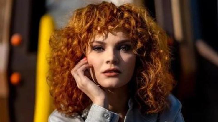 Nazlı Senem Ünal şarkıcılığa soyundu
