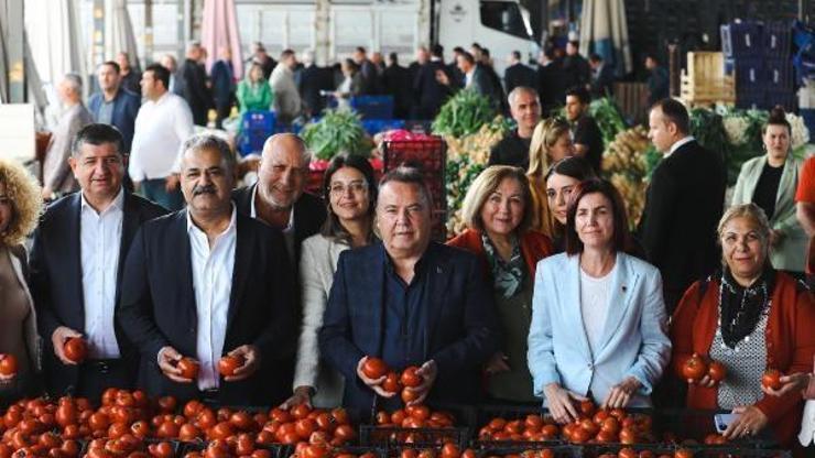 Başkan Böcekten hal esnafına ziyaret
