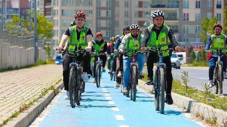 Başkan Kartoğlu, daha temiz bir çevre için pedal çevirdi