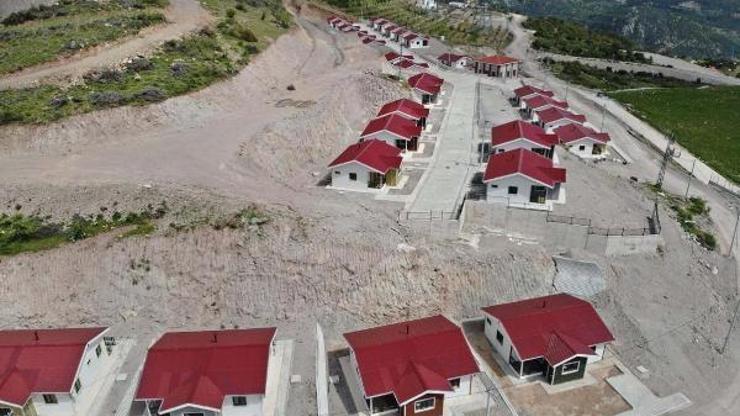 İzmirdeki heyelan mağdurlarının evleri teslim edildi