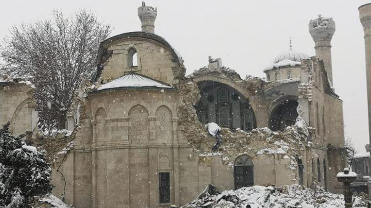 Depremde yıkılan Malatyanın simgesi Yeni Caminin yapım protokolü imzalandı