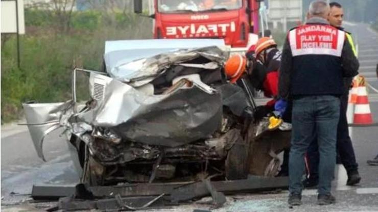 Boluda TIRa arkadan çarpan otomobilin sürücüsü hayatını kaybetti