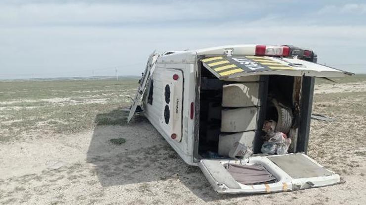 Öğrenci servisi şarampole devrildi: 10 yaralı
