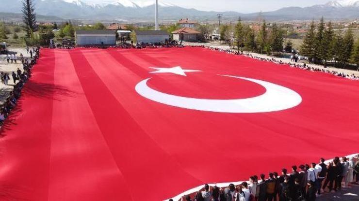 Ihlara Vadisinde 2023 genç Türk bayrağı açtı