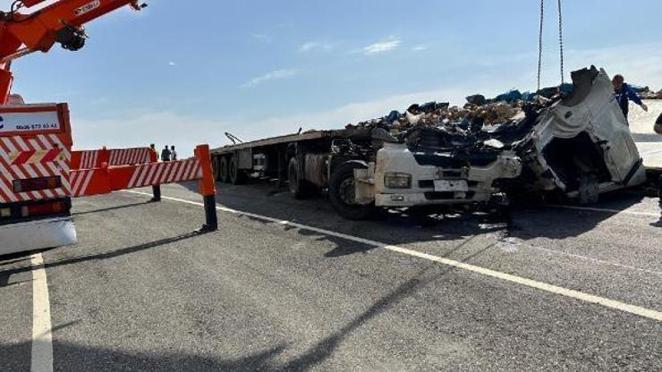Mardin’de devrilen TIR’ın şoförü yaralandı