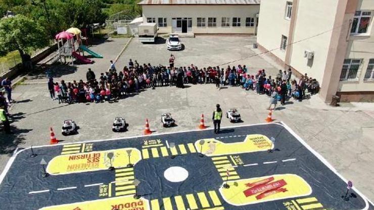 Elazığ’da jandarmasından öğrencilere trafik güvenliği eğitimi