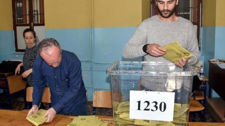 İzmirde 3 milyon 442 bin seçmen oy kullanacak