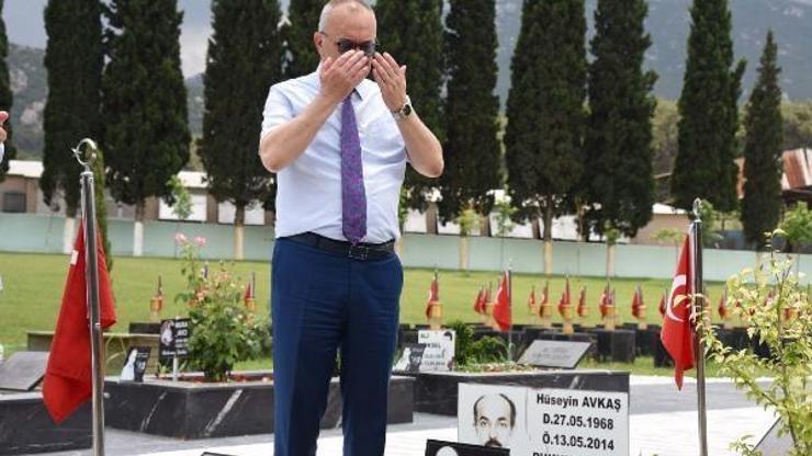 Manisa Büyükşehir Belediye Başkanı Cengiz Ergün Soma maden faciası şehitlerini andı